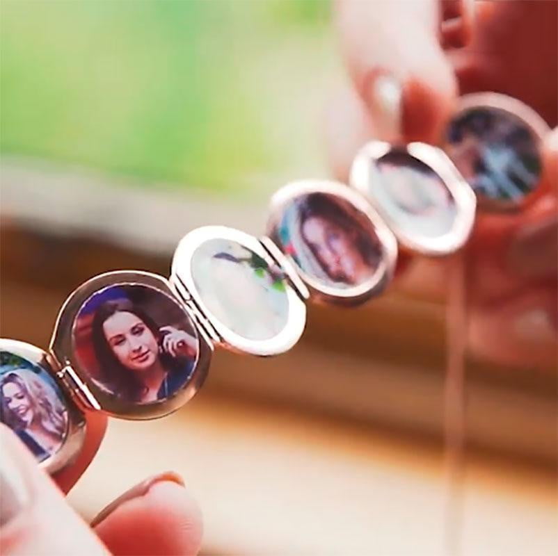 Perfect Moments | Expandable Photo Locket - Life Hack Stock